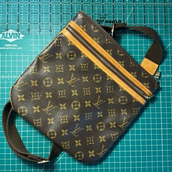 Louis Vuitton Monogram Pochette Bosphore - Picture 2 of 16